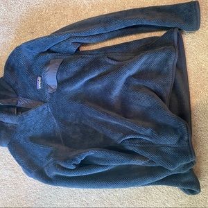 cute navy blue Patagonia sweatshirt